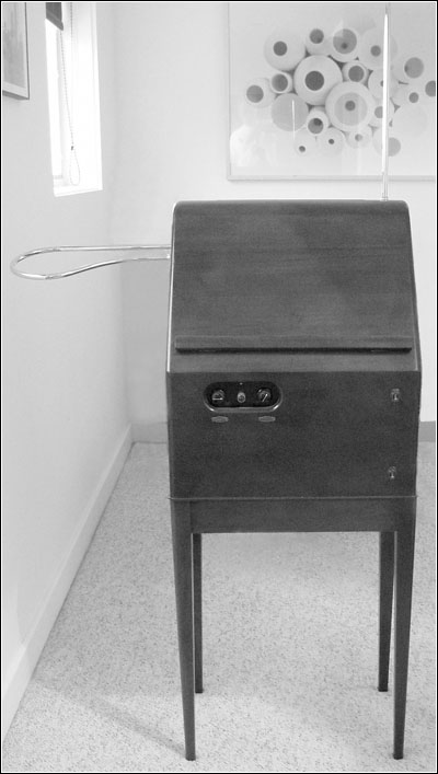 Mark McKeown's restored RCA Theremin