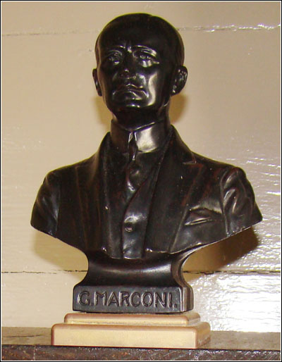 A bust of Marconi