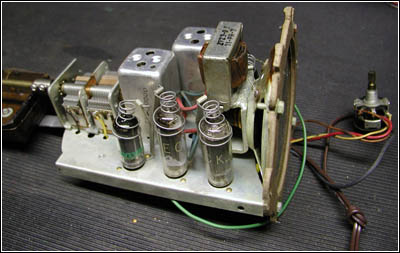 A view of the 5-tube AC/DC chassis