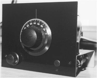 The front panel of the 3-tube regenerative radio