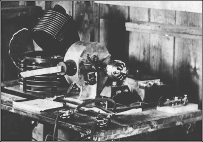 The World War I era wireless transmitter