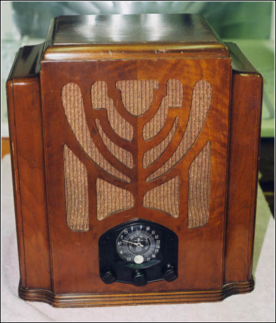 A Remler Model 88, a hi-fi, 10-tube radio from 1935