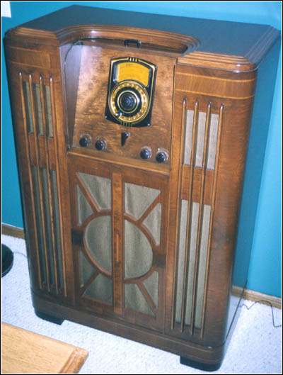 Philco 38-690 with the roll-cover open