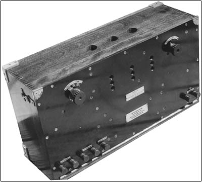 The matching 3-tube CW-926A amplifier